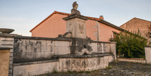 Architecture remarquable : fontaine de minerve - Lacroix-sur-Meuse