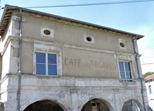 Façade remarquable : cafe des arcades - Saint-Mihiel