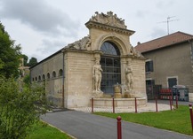 Architecture remarquable : fontaine de neptune et d'amphitrite - Lacroix-sur-Meuse