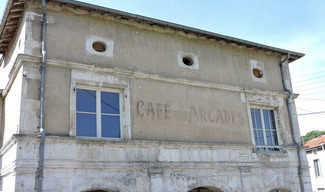 Façade remarquable : cafe des arcades - Saint-Mihiel