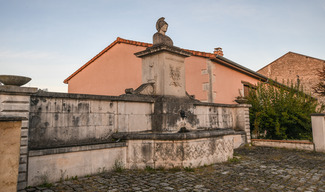 Architecture remarquable : fontaine de minerve - Lacroix-sur-Meuse