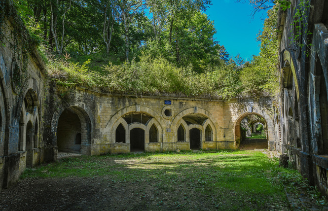 Aire de stationnement 1 - Apremont-la-Forêt